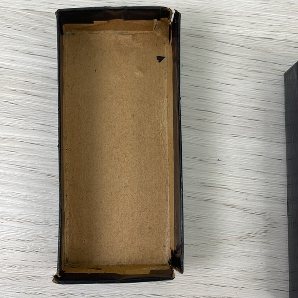 Antique J & P Coats Mending Floss Box of 8 Spools - Picture 8 of 9